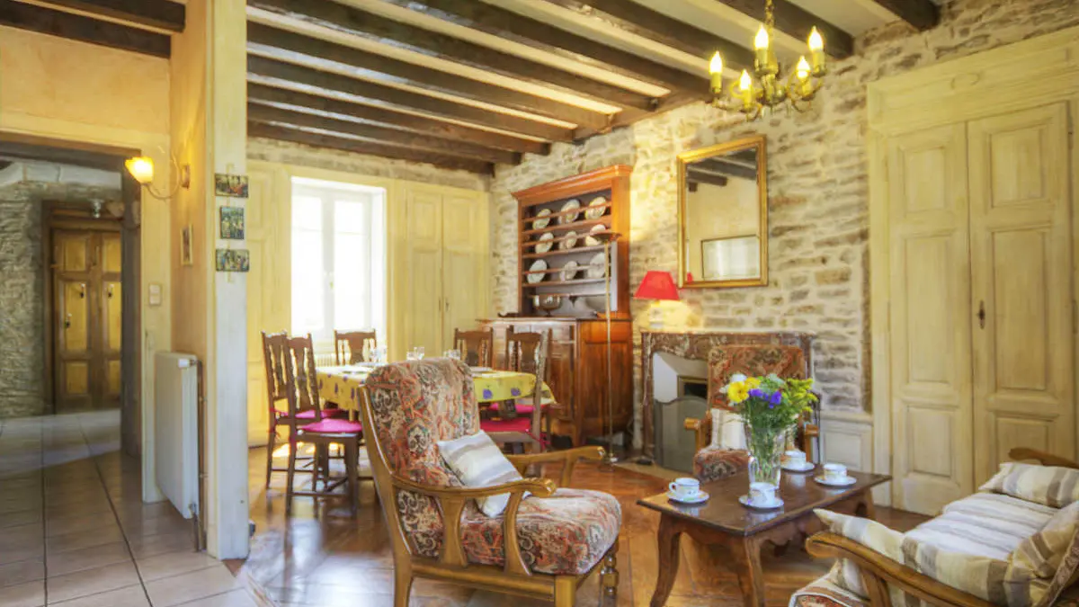 SALLE A MANGER SALON ET CHEMINÉE