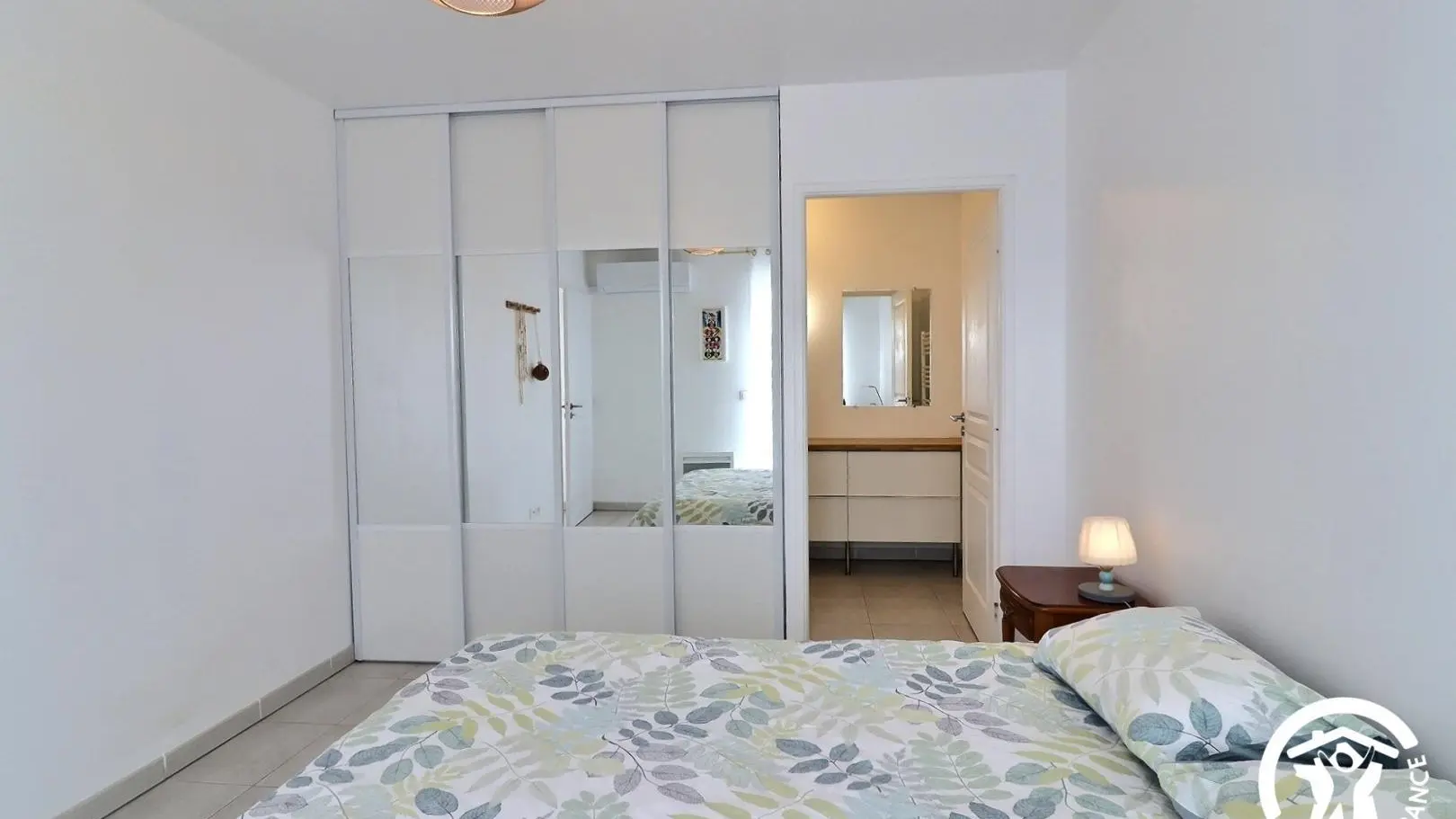Chambre principale et sa salle d'eau
