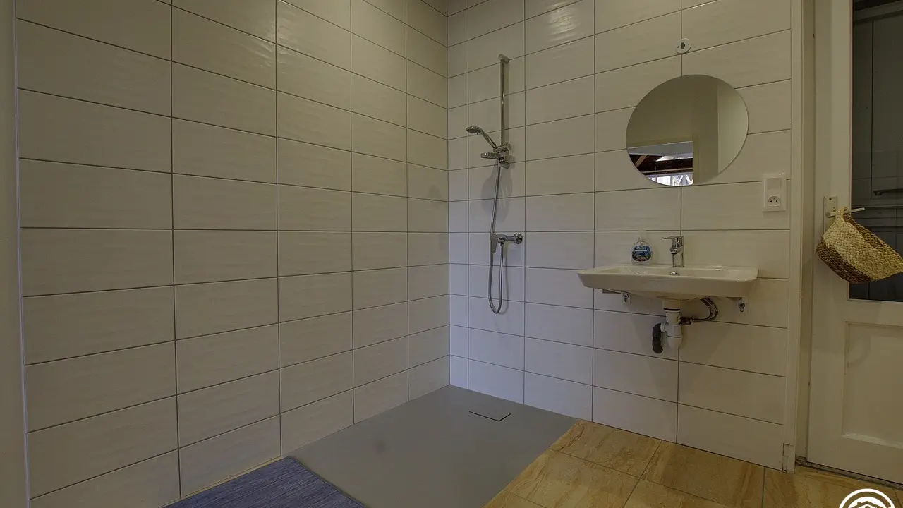 Salle d'eau et toilettes, adaptés PMR