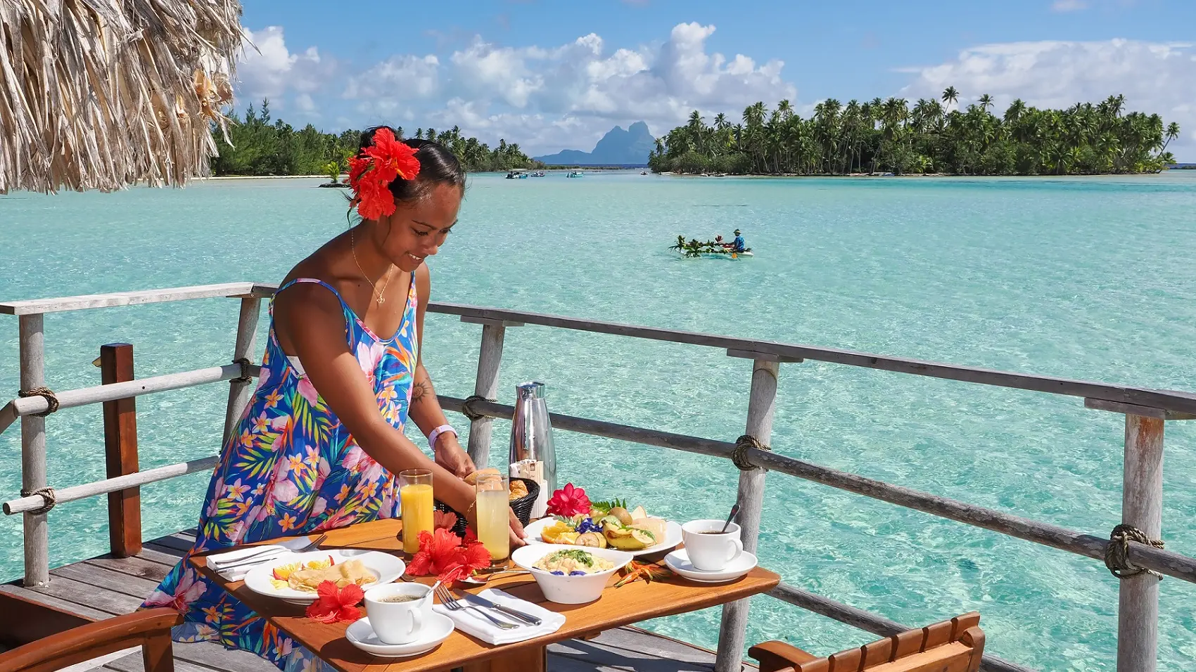 Canoe breakfast - Le Taha’a by Pearl Resorts