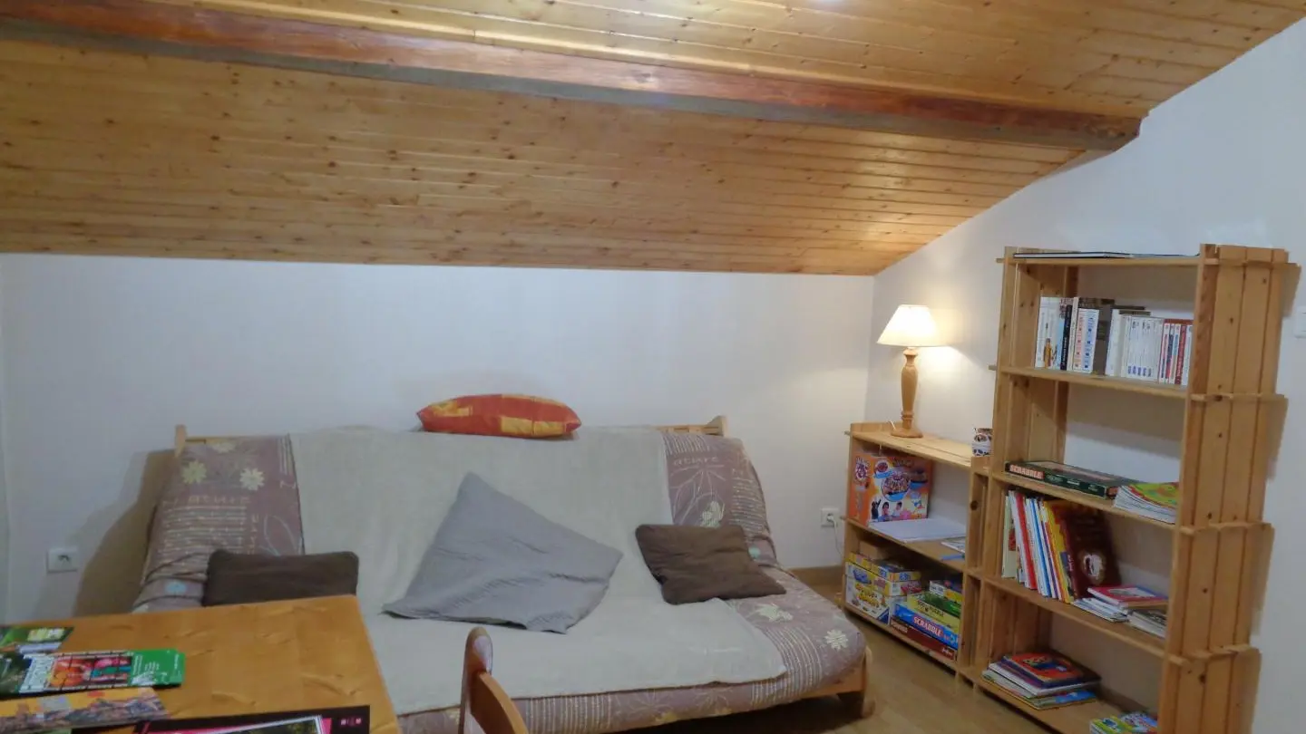 Espace détente en mezzanine.