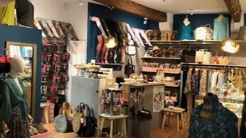 Eskia_L'Isle-sur-la-Sorgue Intérieur vêtements