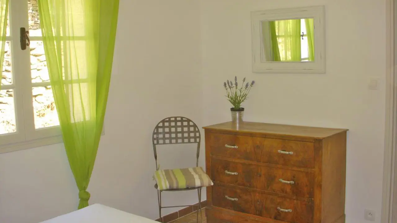 La Chambre Verte (en Bas pour 2 personnes)
