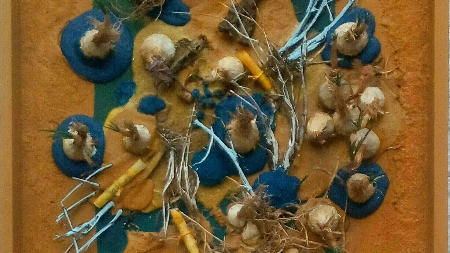 A bêche si décidée, ce legs safranier s'ouvre sur un karma enrubanné...