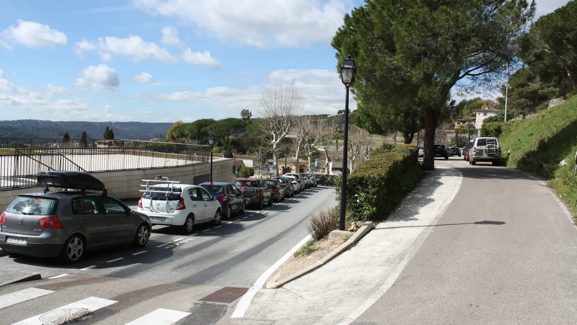 Parking public Route des Serres