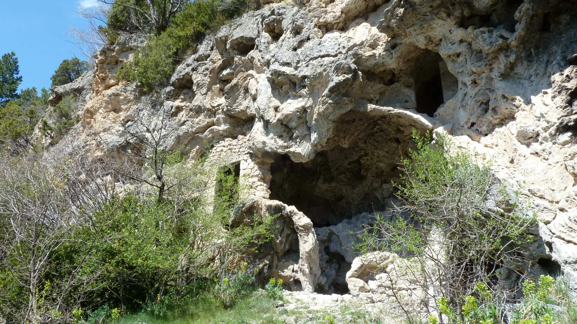 Les habitats troglodytiques de Saint Maurin