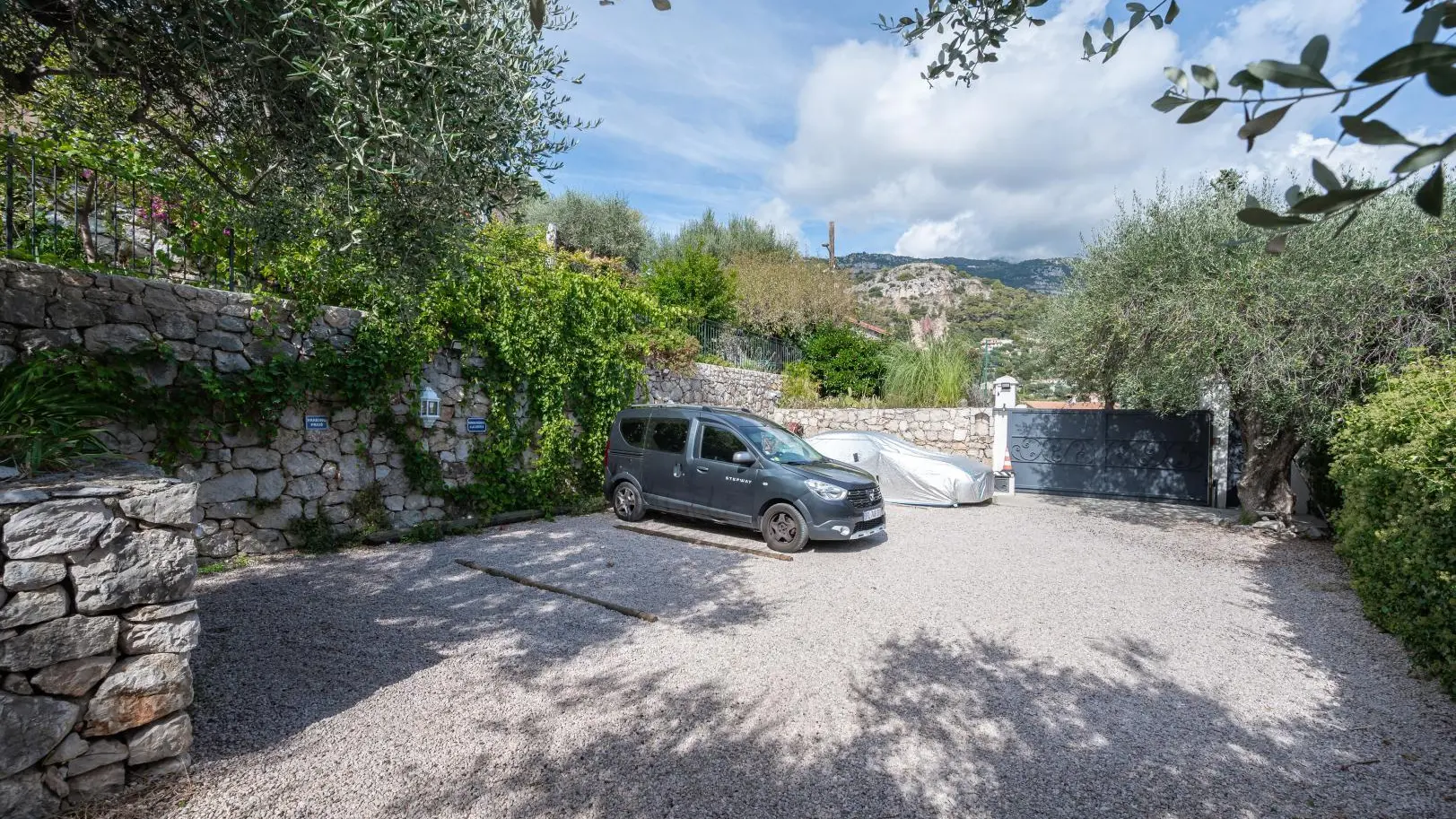 Parking Mas d'Angeline-Beausoleil-Alpes-Maritimes