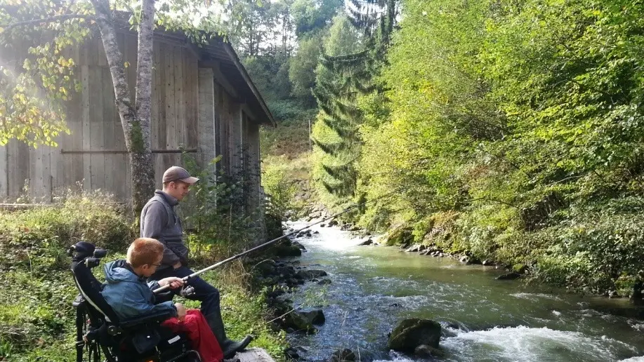 Au gîte ,activité pêche au bord du FIER (carte pêche obligatoire)