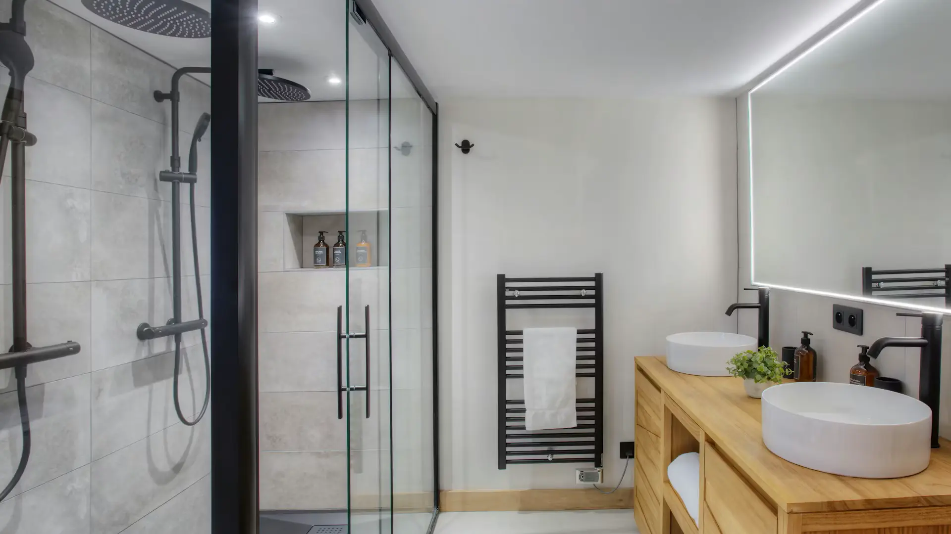 Chalet Manoe - OVO Network_Manigod