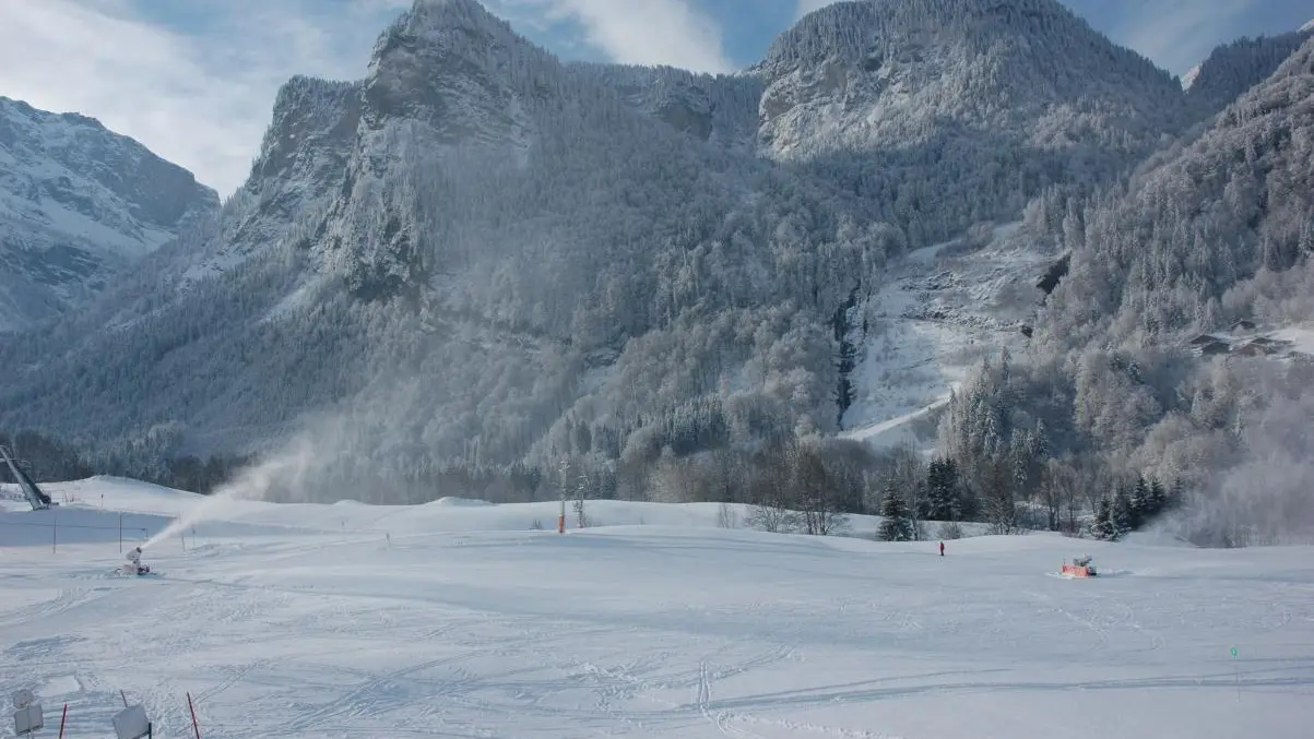Vue hiver depuis balcon, Secteur débutant SalvagnyrnFace Piste des Cascades