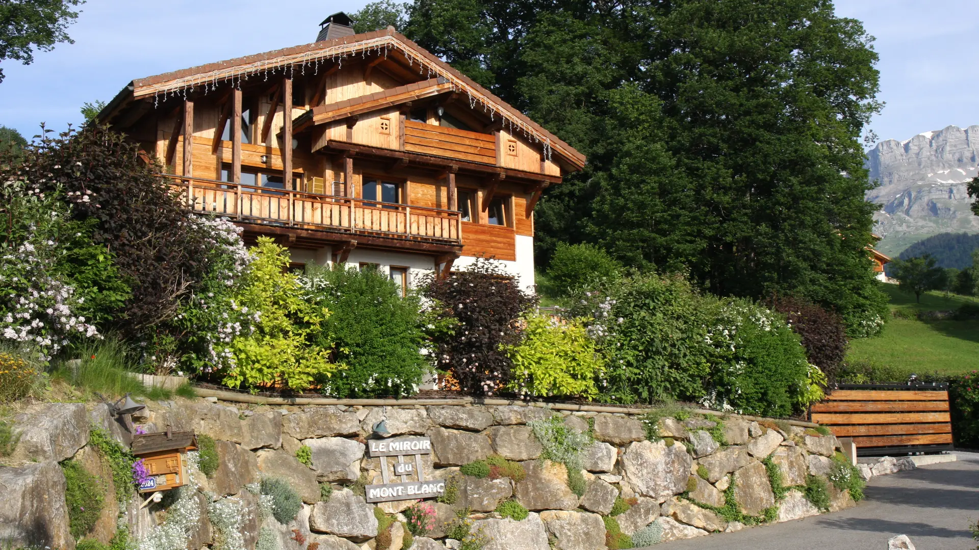 L'accès au chalet depuis l'ancienne rte de Combloux