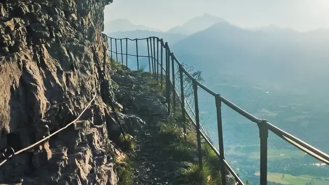 Sentier à la montée au Pas Neuf en direction de Coste Belle
