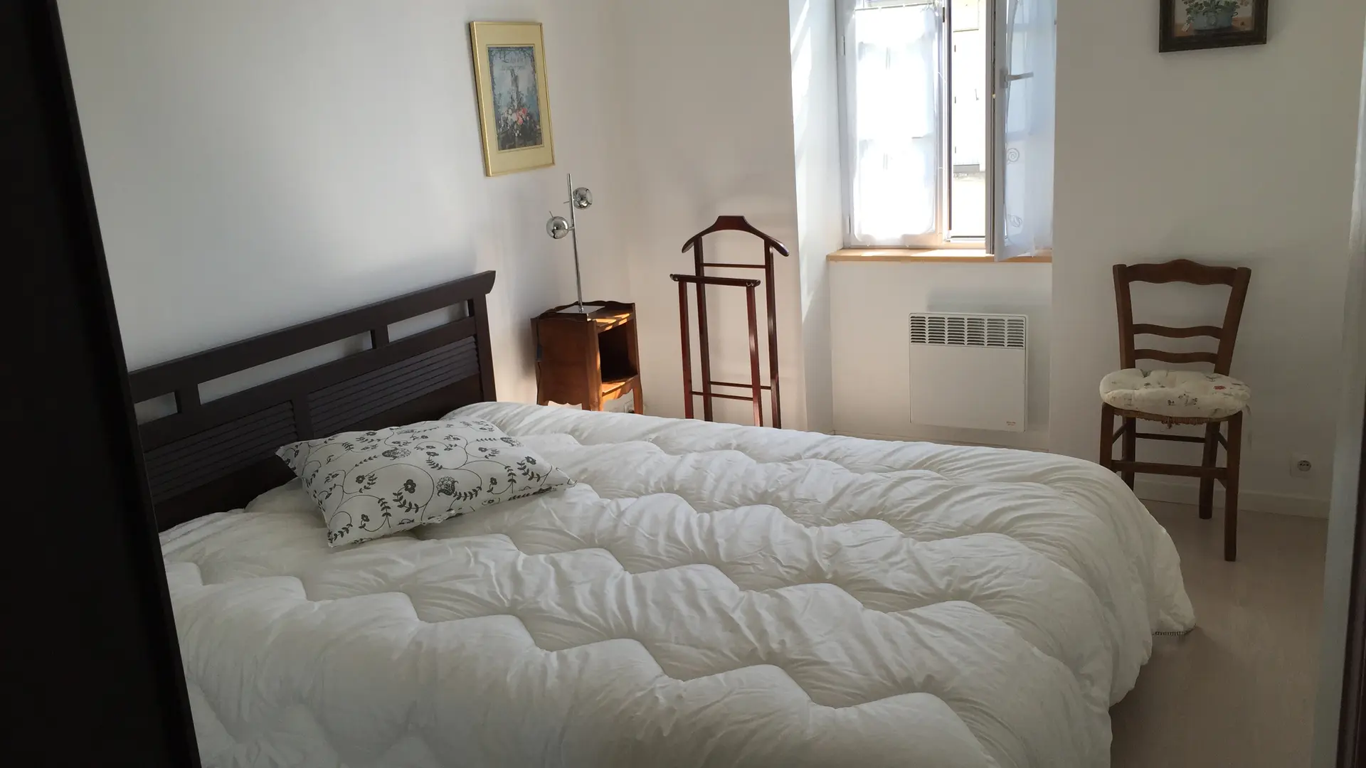 Dormitorio principal con cama de 1,60 m.