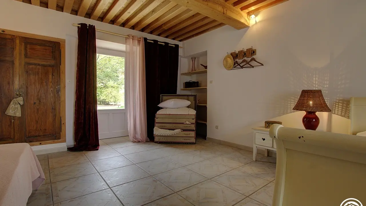 L'entrée par l'extérieur sur la chambre Chalaronne