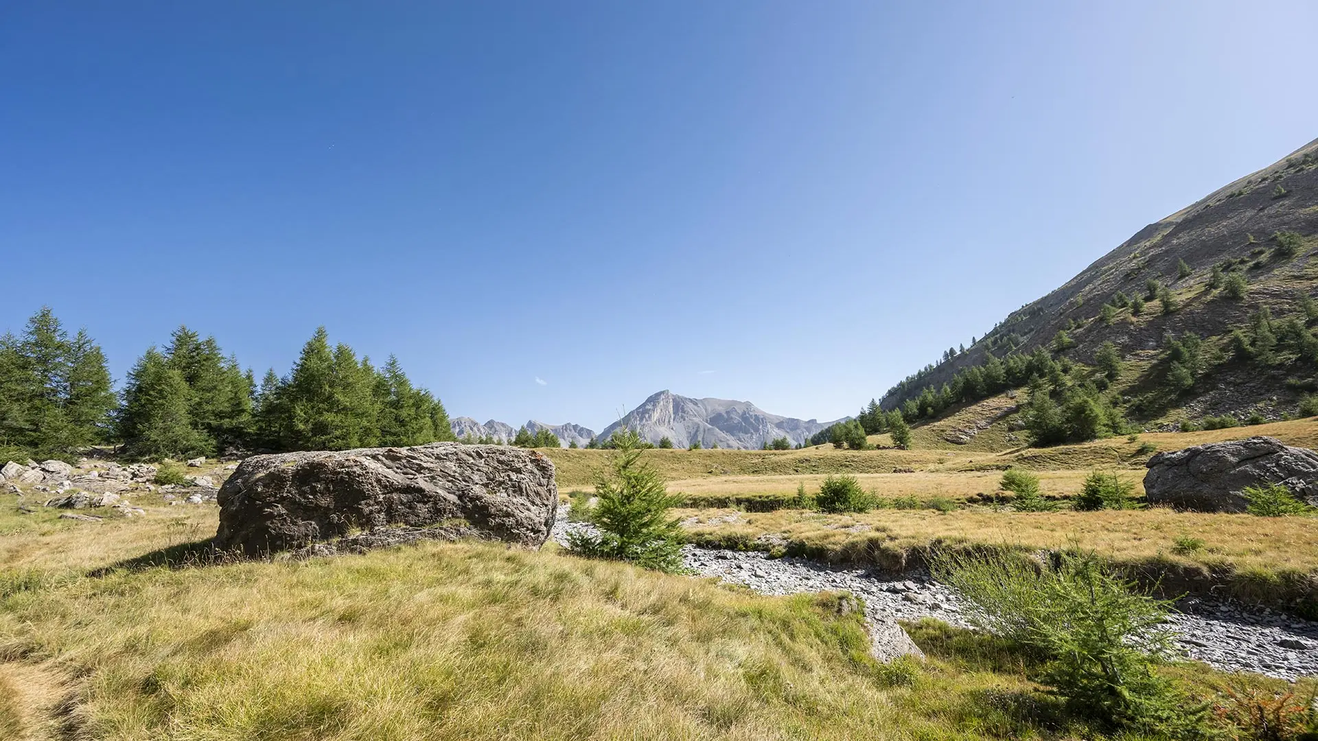 Tour de la Pierre Eclatée