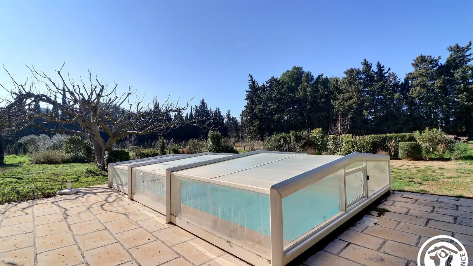 Piscine sous abri