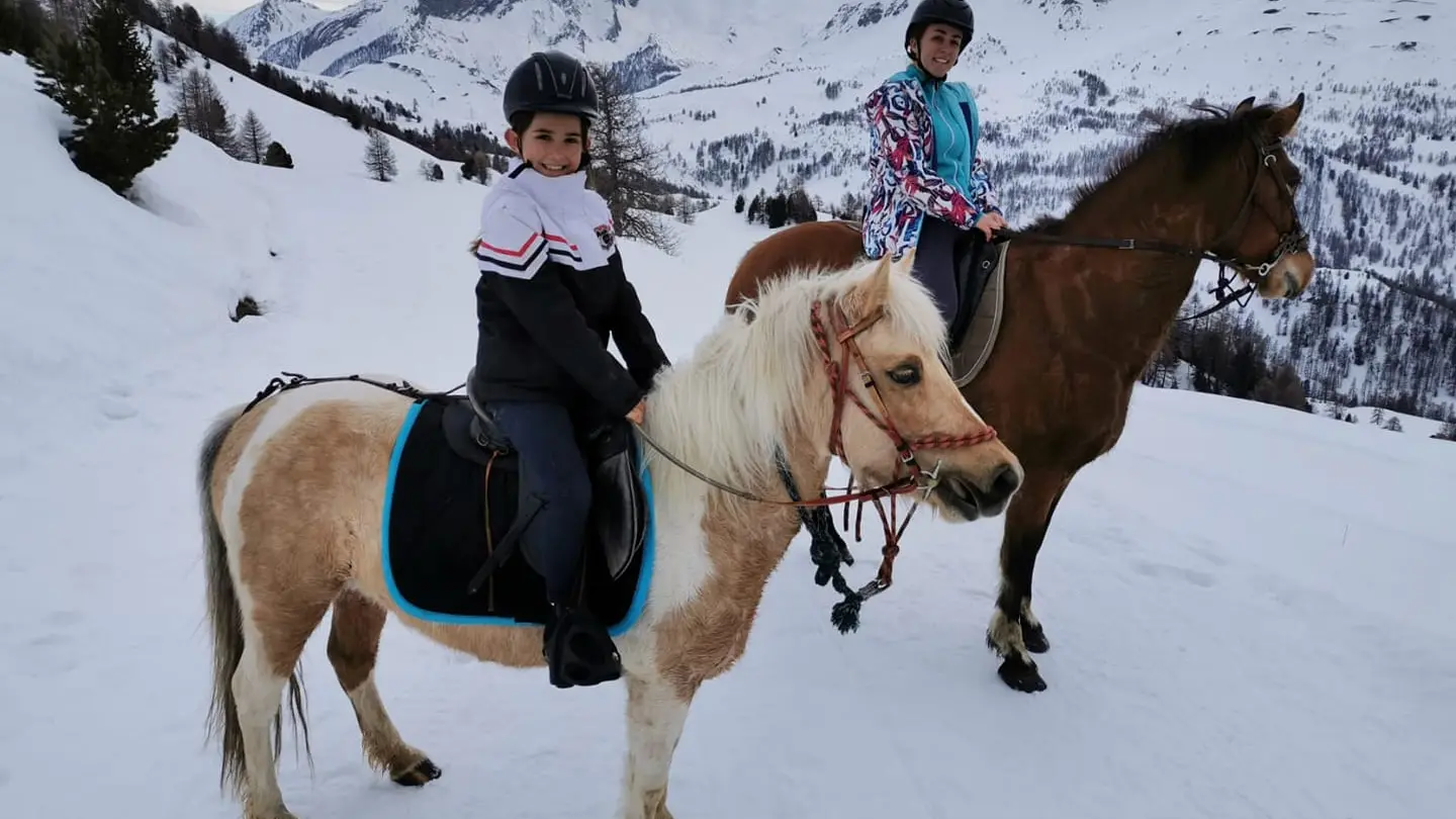 Randonnée à cheval dans la neige