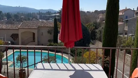 Balcon vue piscine