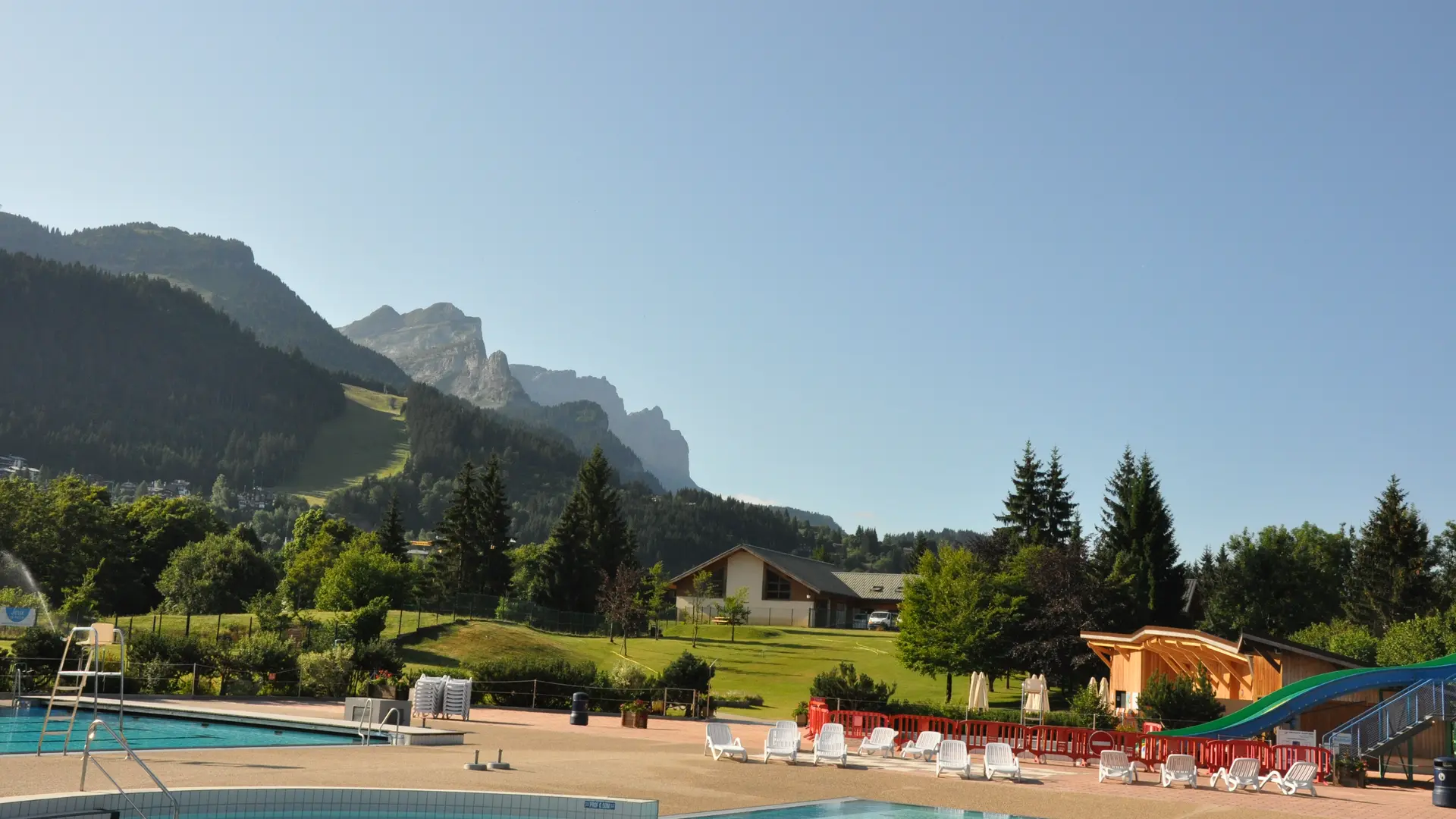 vues sur les montagnes des Carroz