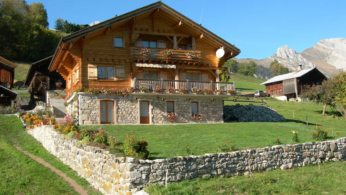 Extérieur chalet été / Summer outside of the chalet - Le Bois du Vernay- Le Grand-Bornand