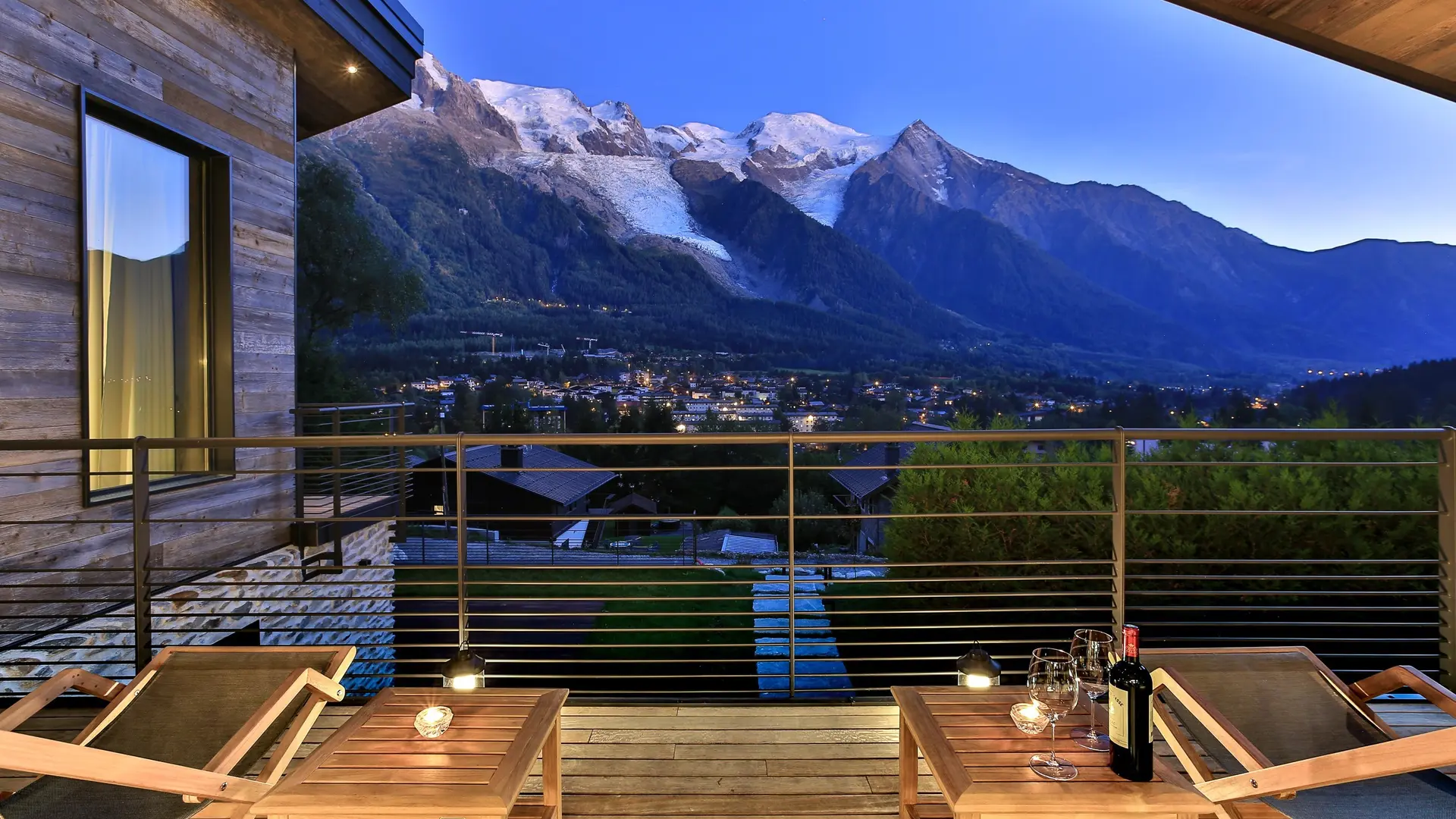Vues du glacier des Bossons depuis les balcons au Chalet Matrix.
