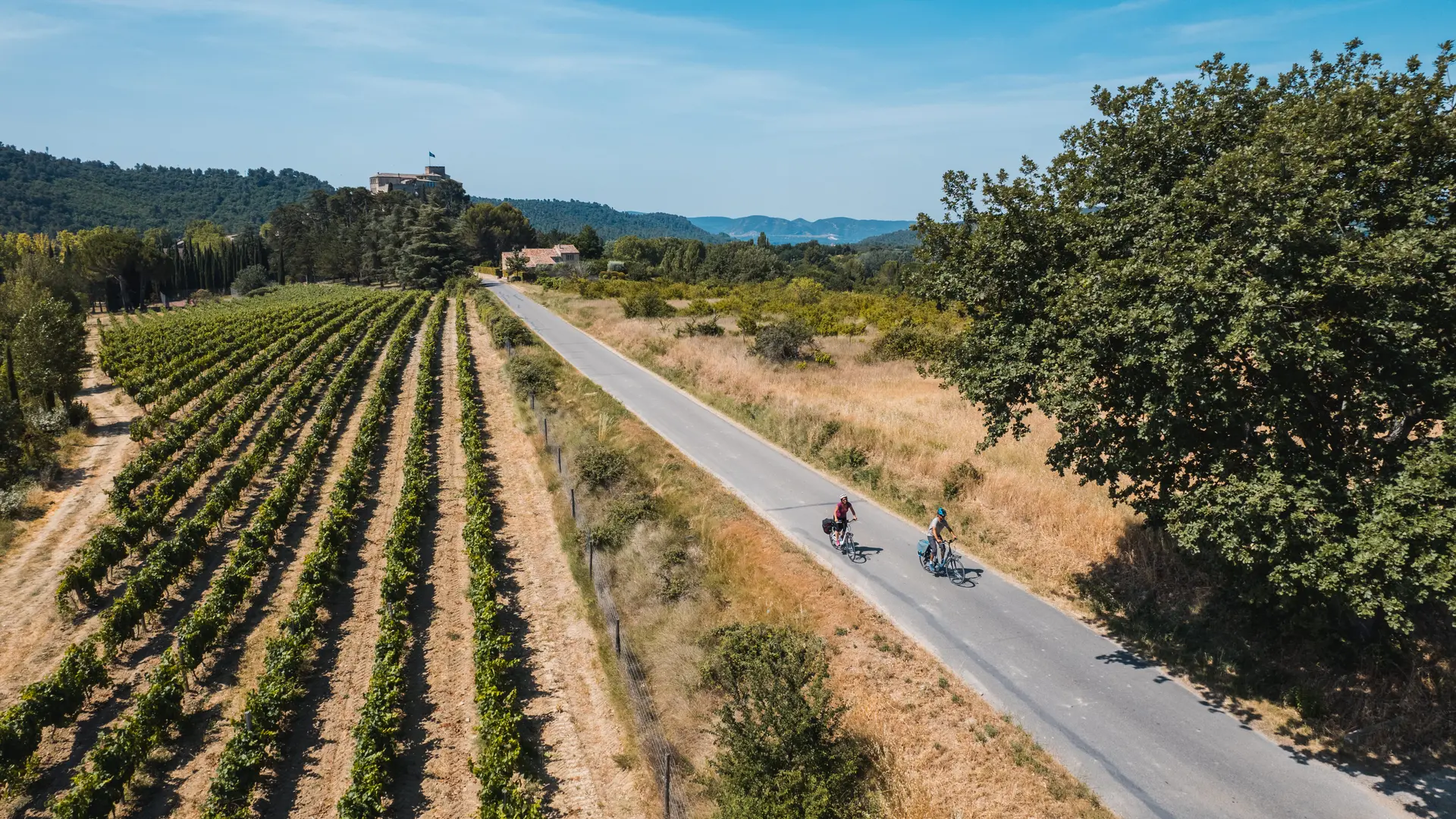 Pays d'Aigues à vélo - vue drone