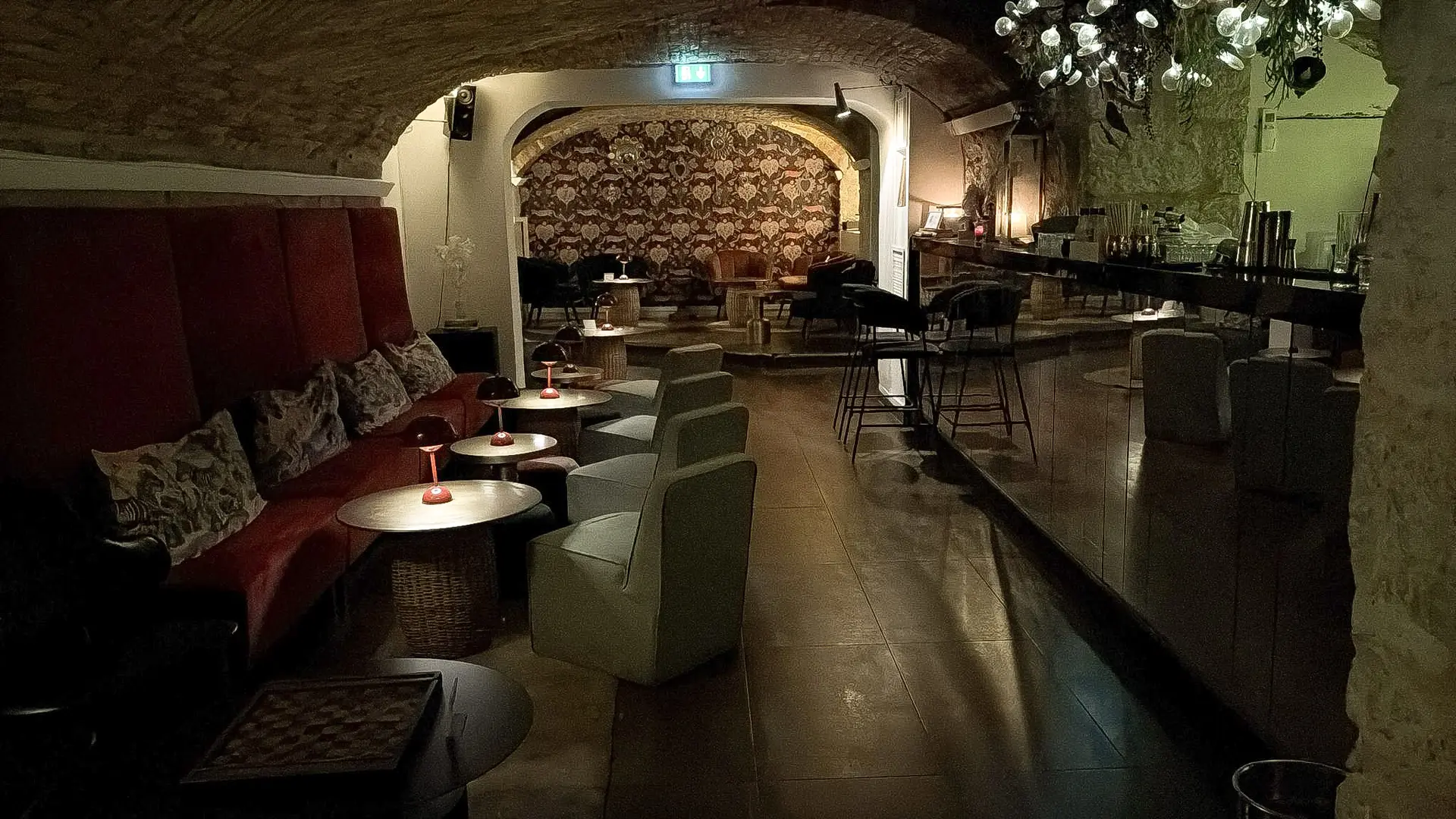 salle du bar, jazz concert, atmosphère cosy zitto bar à cocktail, port de nice