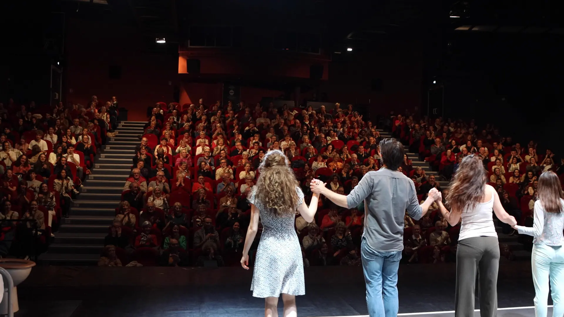 Artistes sur la scène du Théâtre du Parc
