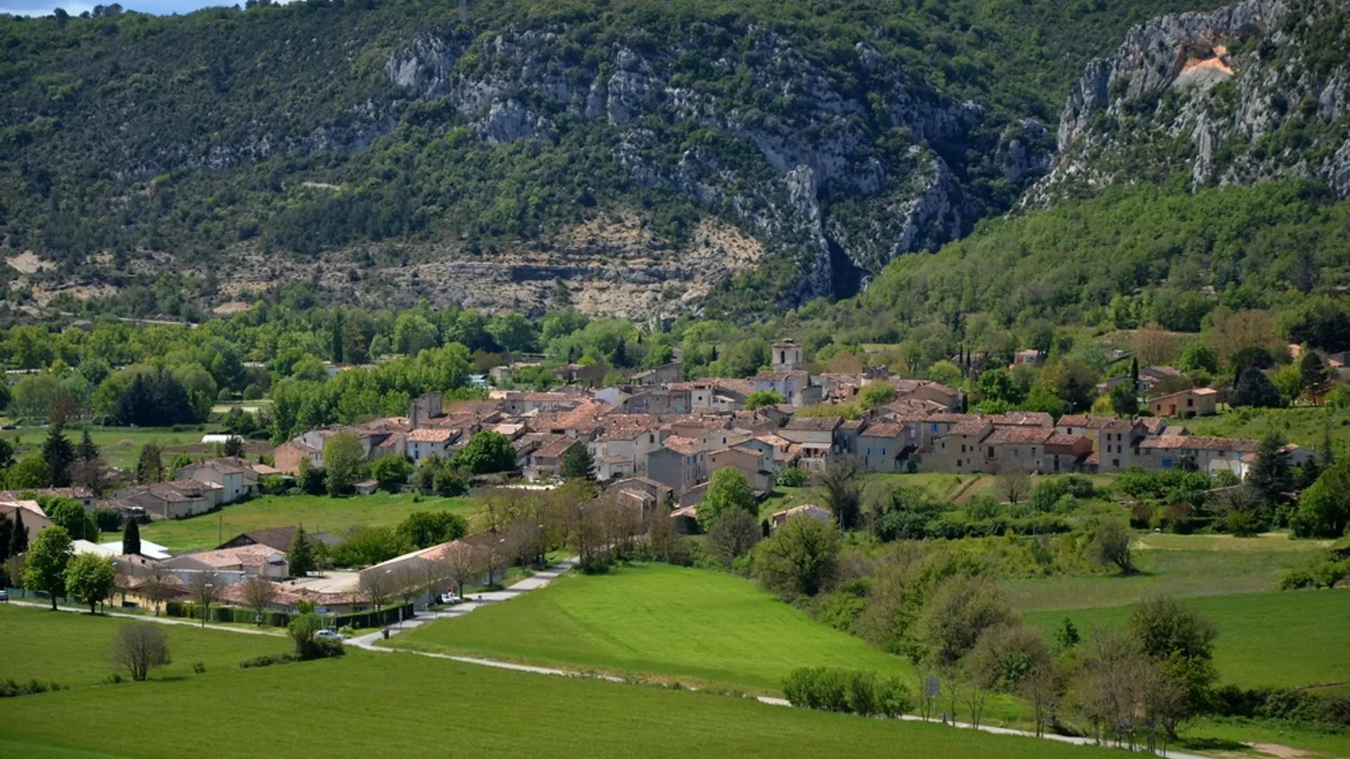 En montant à la source