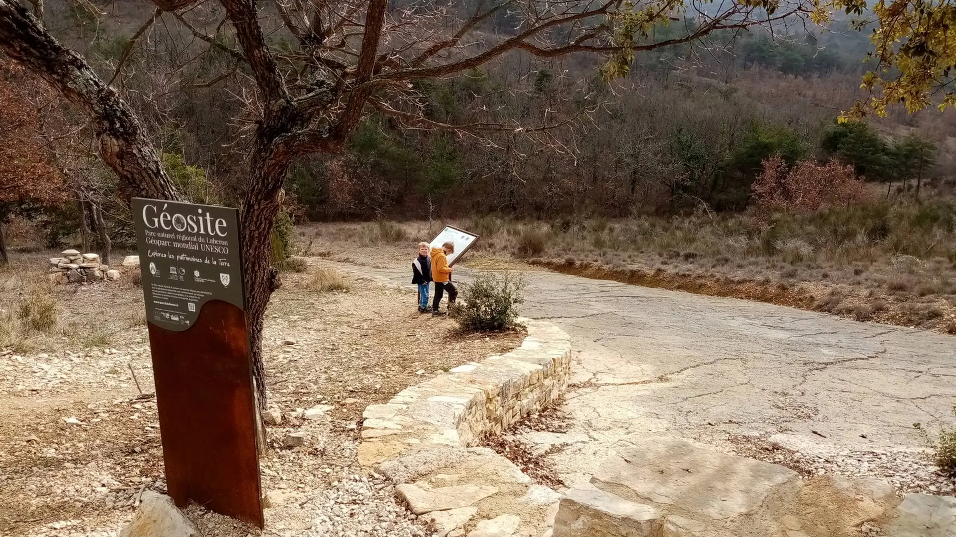 Dalle à empreintes de Viens