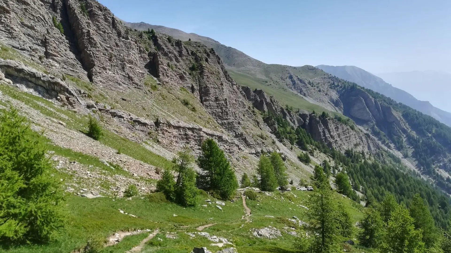 Sentier qui monte au Lac de l'Hivernet