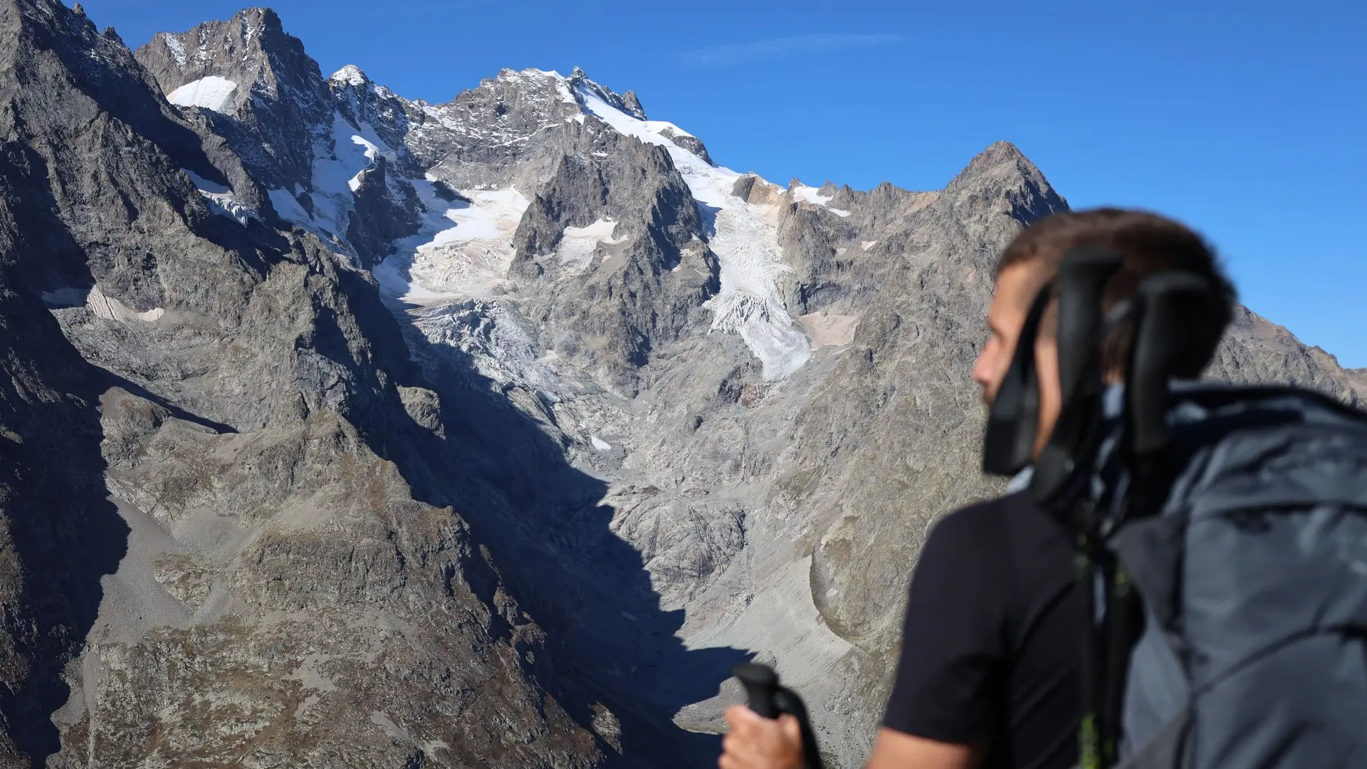 Vue sur le glacier de l'Homme depuis le col de Laurichard