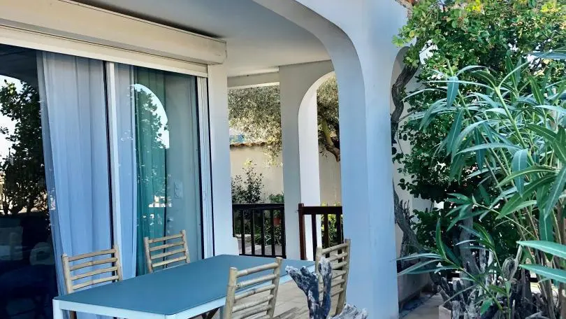 Terrasse coté étang