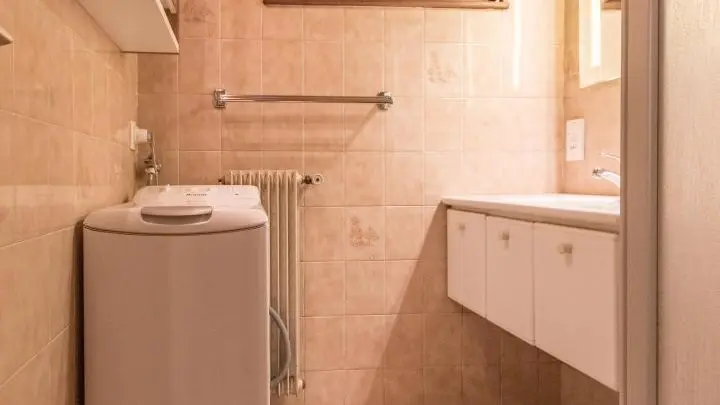 Salle d'eau avec douche