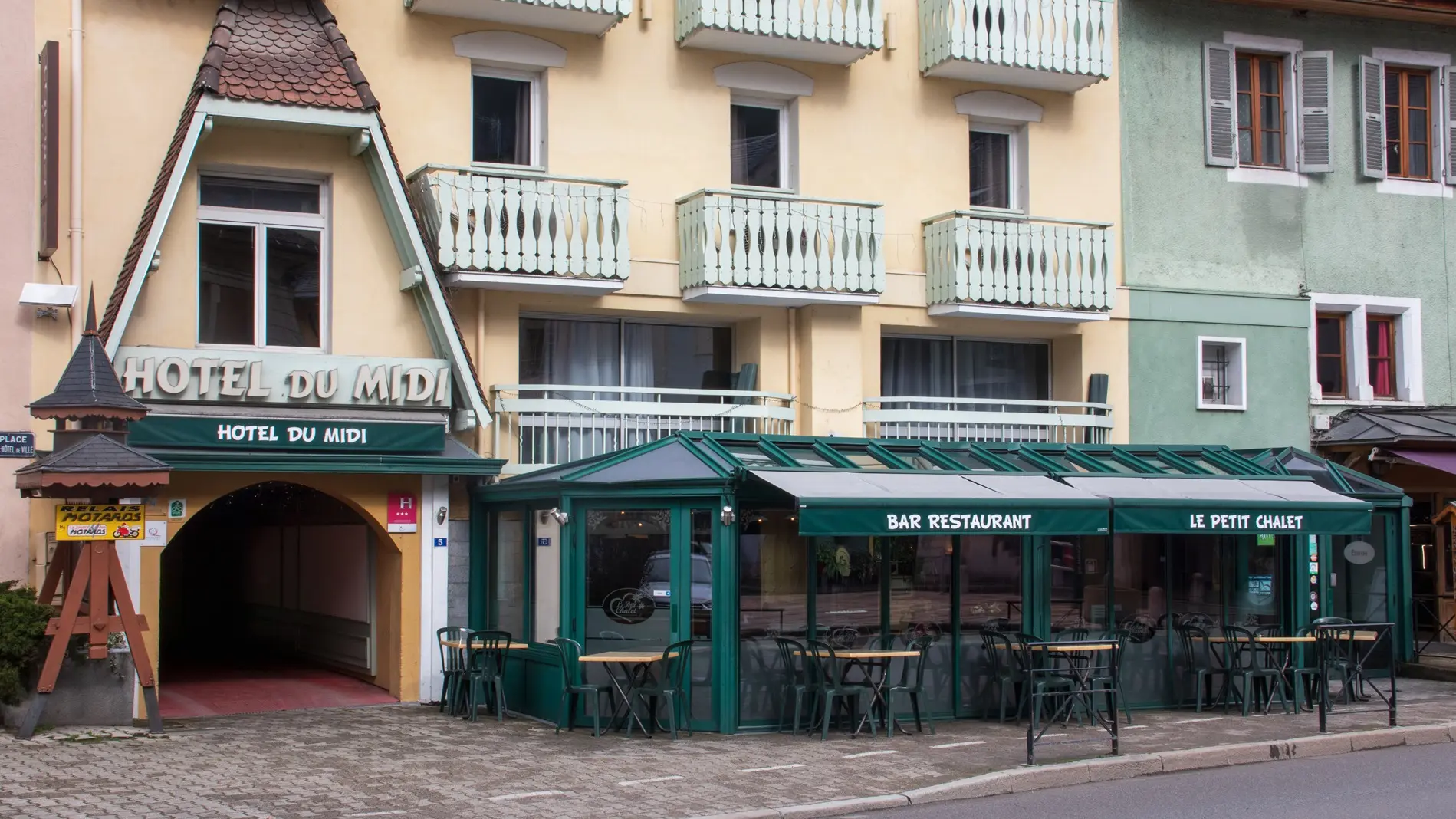 Devanture Hotel restaurant Le Petit Chalet