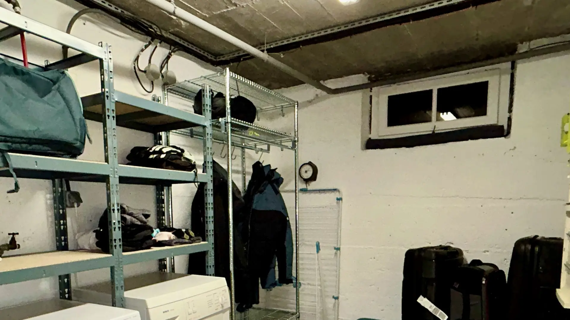 Buanderie et espace de rangement