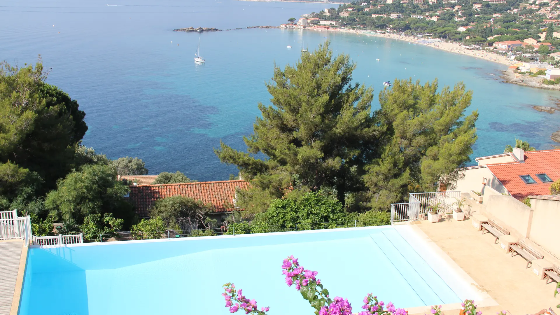 Vue mer et la piscine