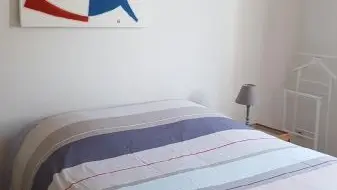 Habitación con cama de matrimonio