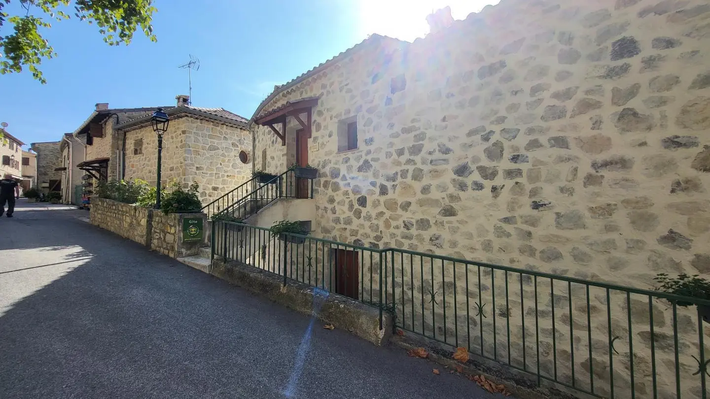 Gîte La Grange Neuve-Accès au gîte-Bairols-Gîtes de France des Alpes-Maritimes