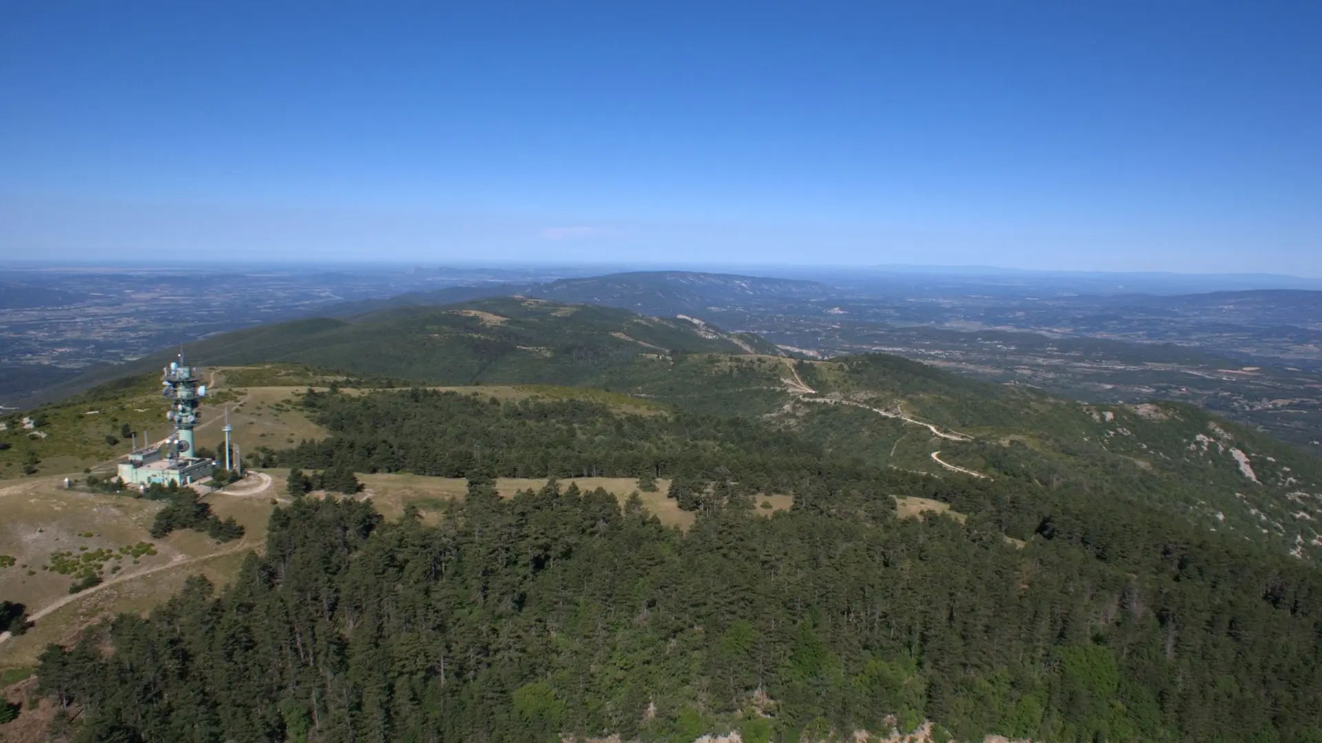 Le Mourre Nègre et le Petit Luberon au fond