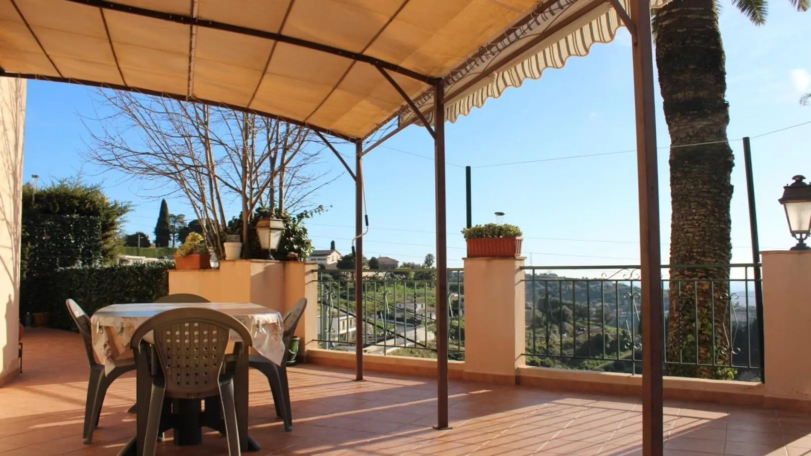 Gîte La terrasse d'Azur-Terrasse-Nice-Gîtes de France des Alpes-Maritimes