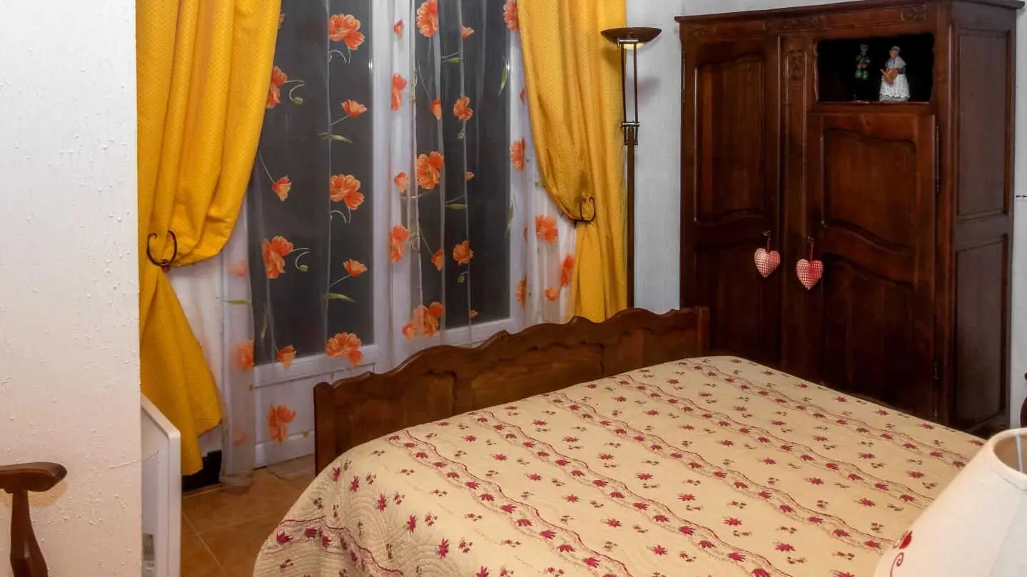 La Bastide des Chênes-chambre avec fenêtre-Le Broc-Gîtes de France Alpes-Maritimes.