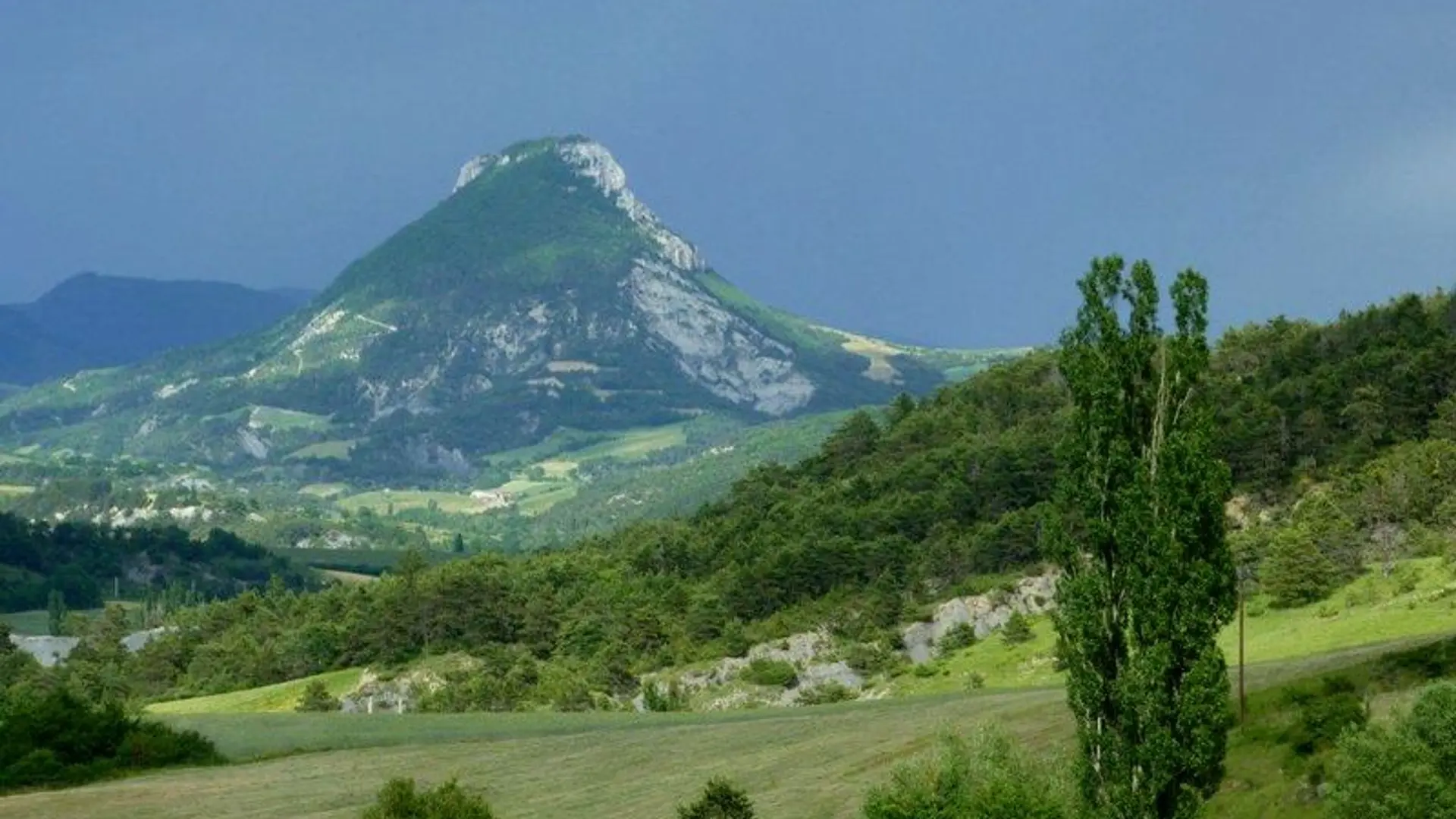 Vue sur le Risou avant l'orage