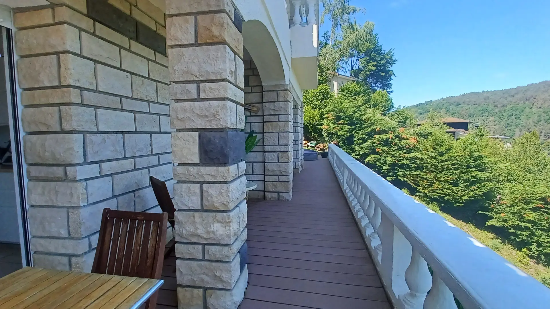 Terrasse au rez-de-chaussée