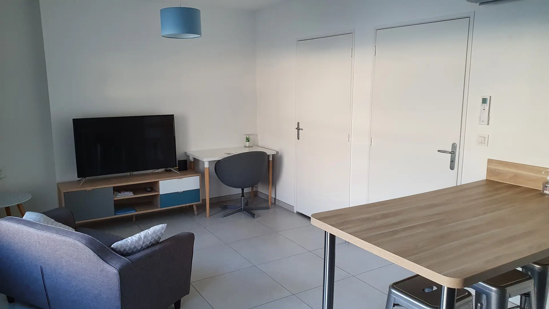 Salon - espace bureau - Moulin Bleu