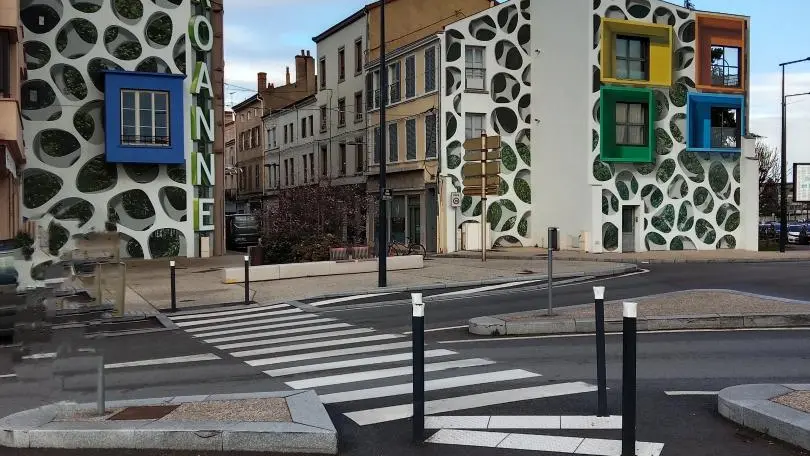 Entrée de la ville vous êtes à 200 mldu gîte!