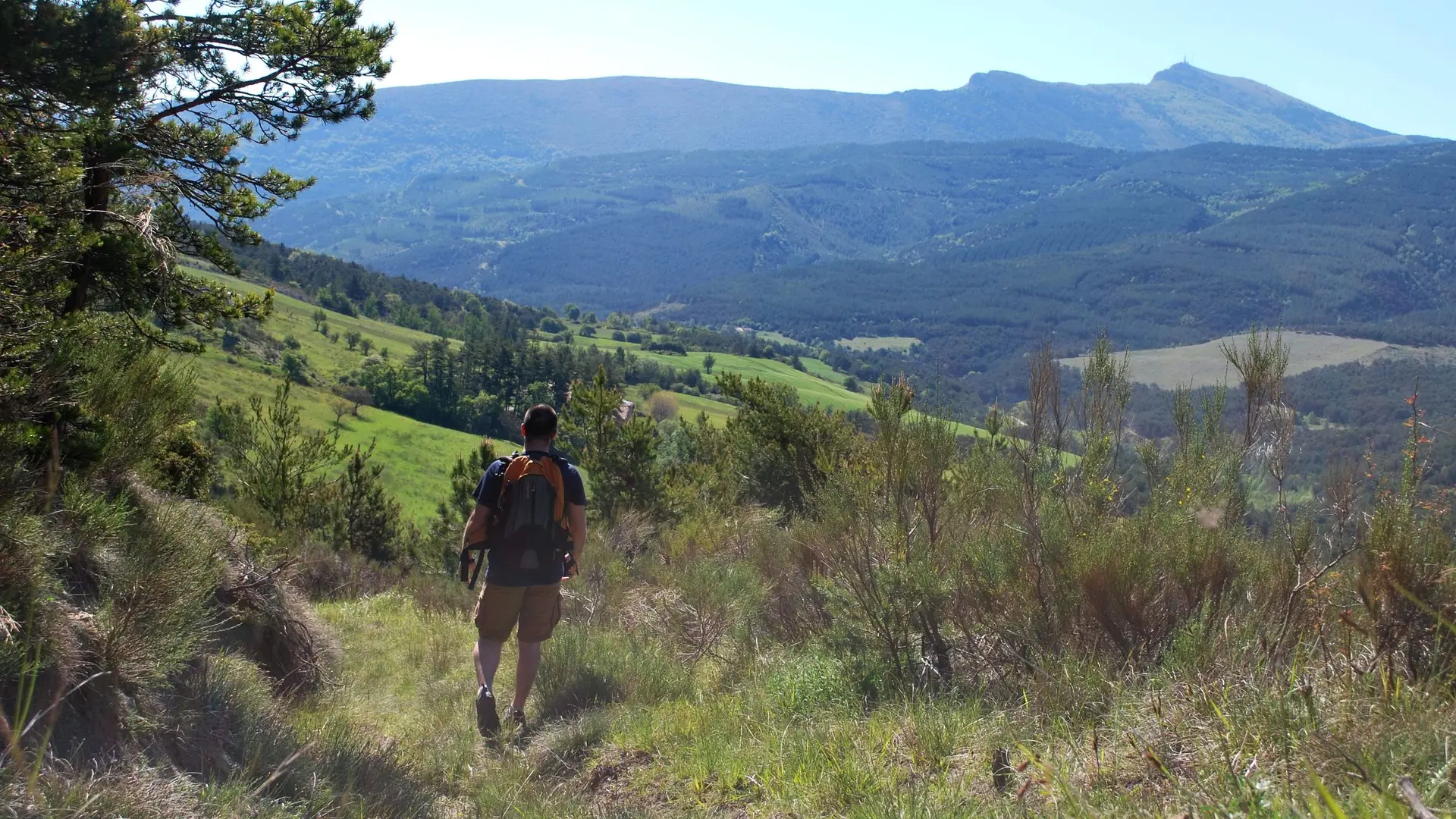 Le Rocher de Beaumont à l'horizon