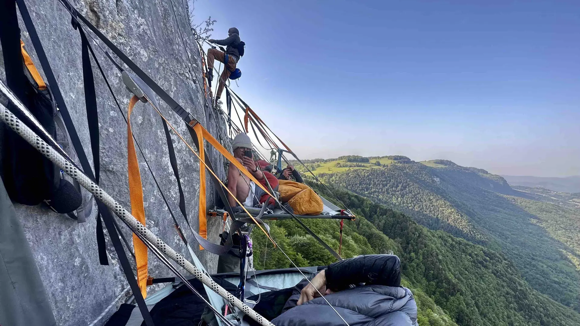 Nuit suspendue sur portaledge