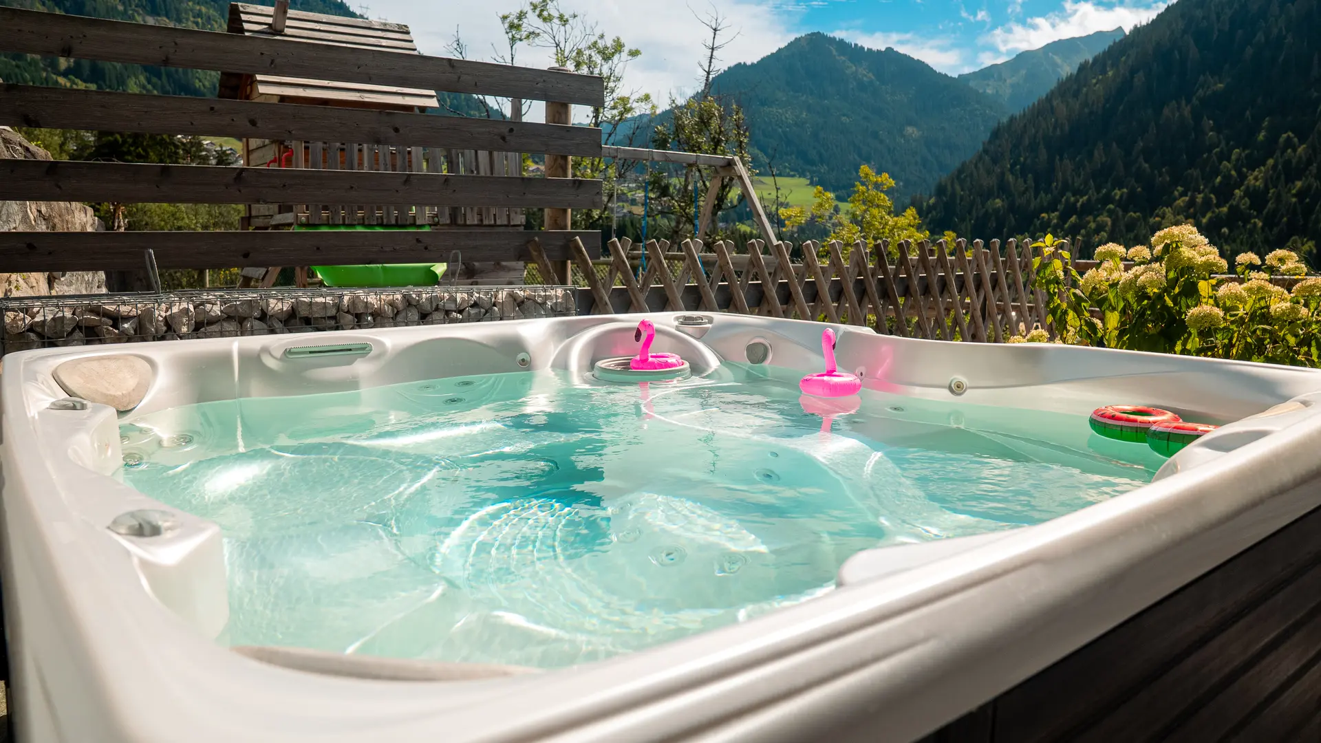 Entre nous_Châtel_Bain à remous pour une pause détente face aux montagnes