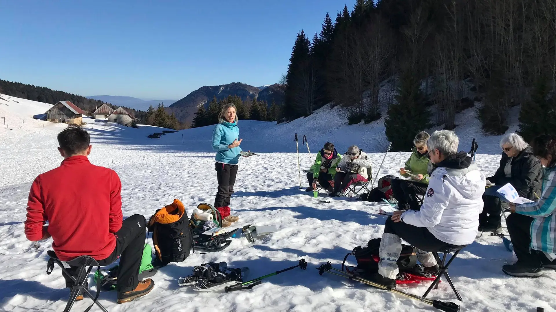 Atelier peinture aquarelle sur la neiige en hiver